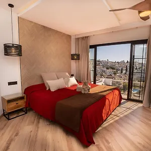 2* Pensión Casa Mercedes